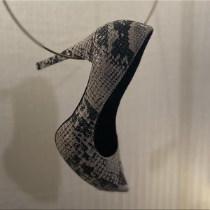 Meet your Posher, Ebony